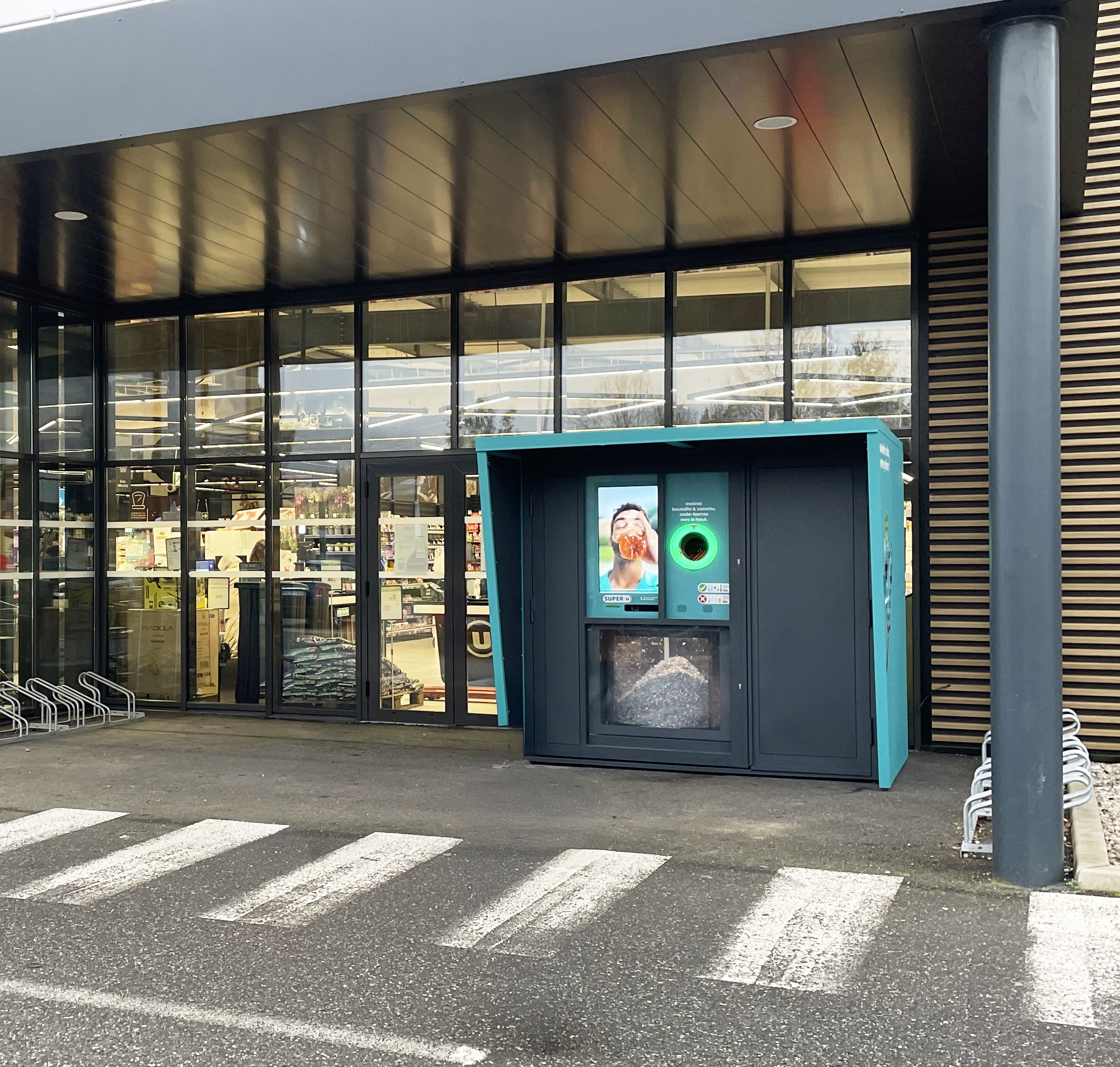 b:bot Outdoor machine